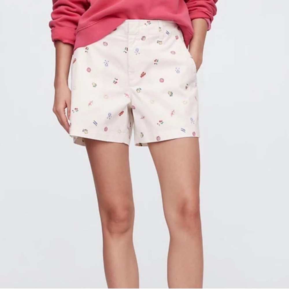 GAP Cream Embroidered Icon Print Shorts